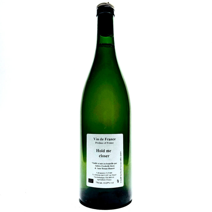 <p>Sauvignon Blanc / Chardonnay / Marsanne<br>Hold Me Closer 2022<br>Anders Frederick Steen & Anne Bruun Blauert</p>